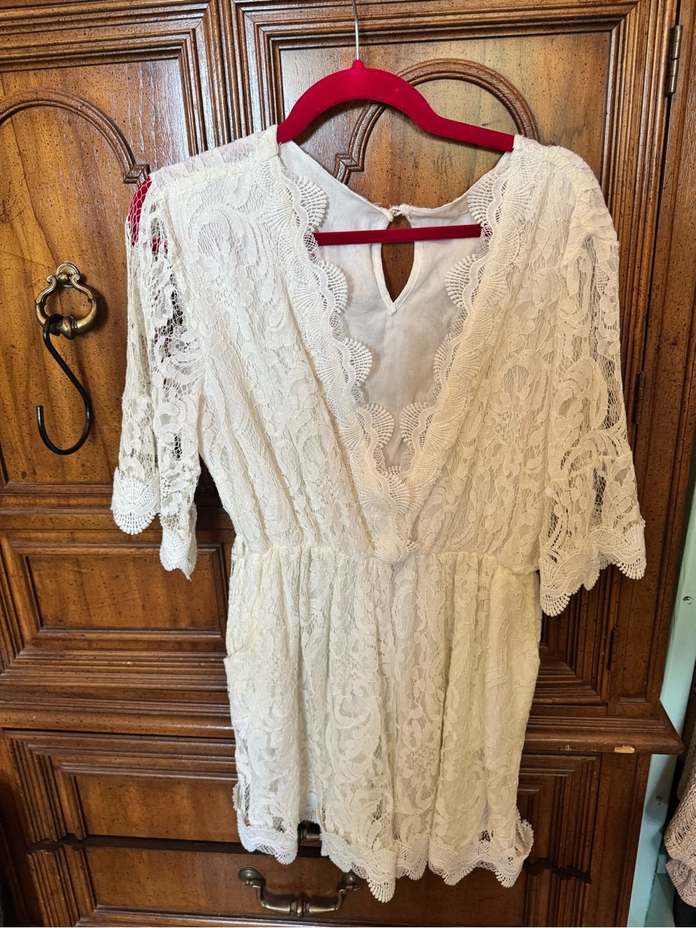 POL Cream Lace V-Neck Long Sleeve Romper